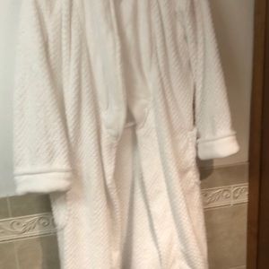 White terry cloth bathrobe size large/x large